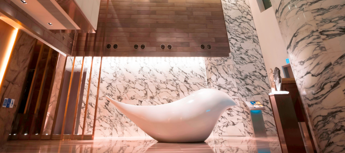 KE_hotel lobby_cropped (hero image)_1440x640
