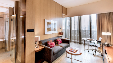 KE -Suite-With-Balcony Re 2 430X242